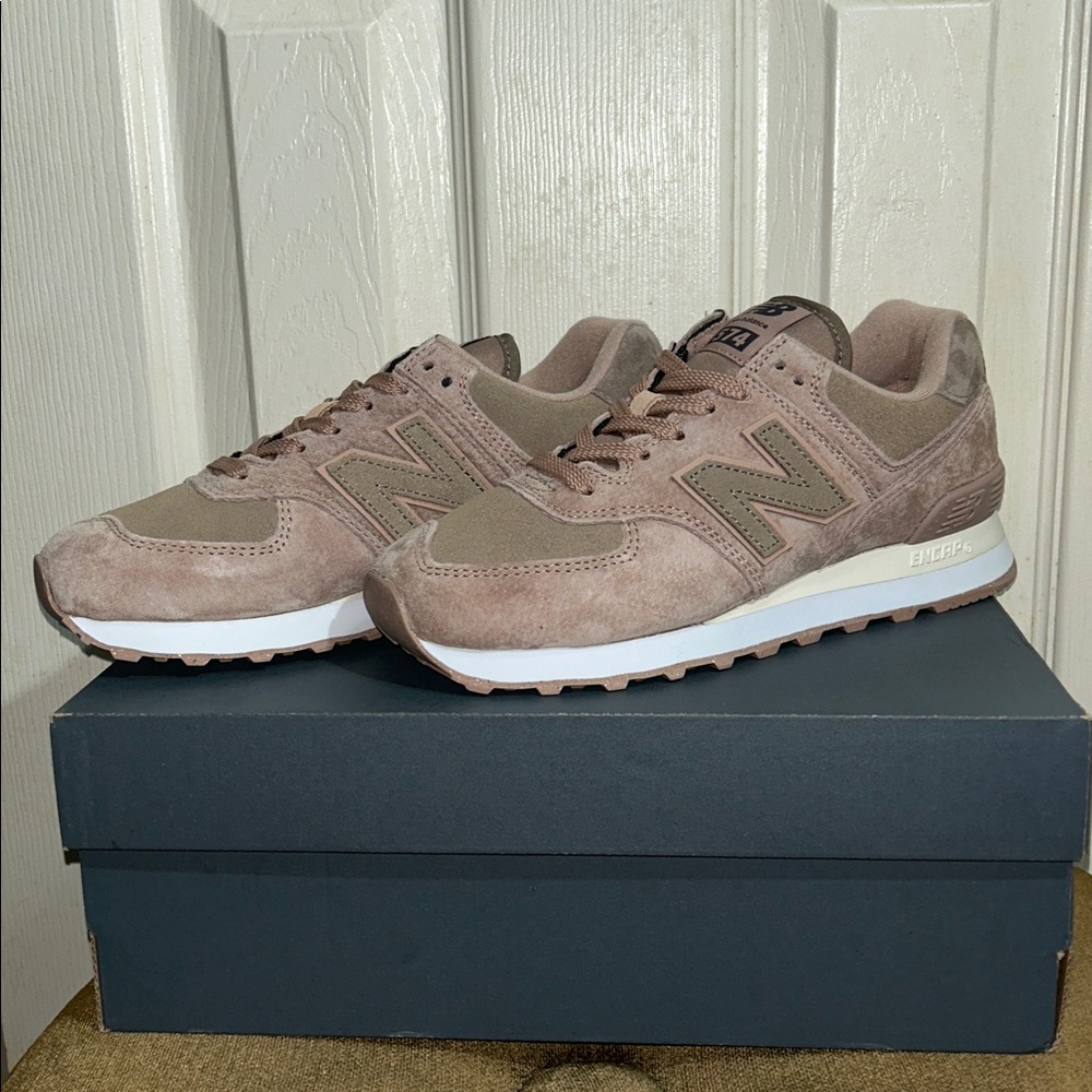New Balance Women's 574 V2 Sea Salt Sneaker - Picture 2 of 8
